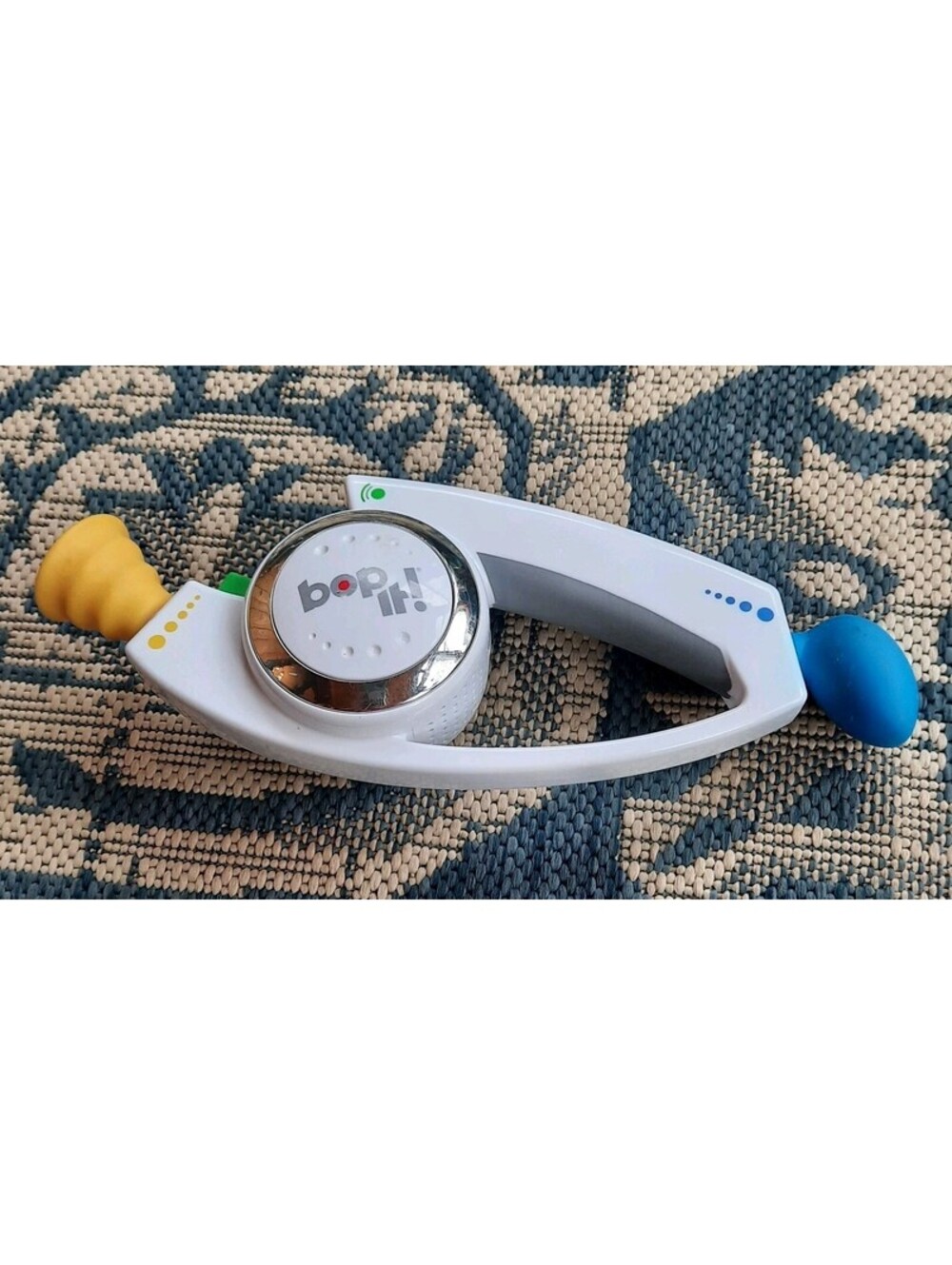 Bop It! Electronic Game 2008 Hasbro White Interactive Toy Tested